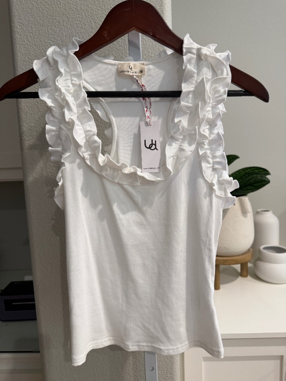 Urban Daizy Ruffled tank top Med white